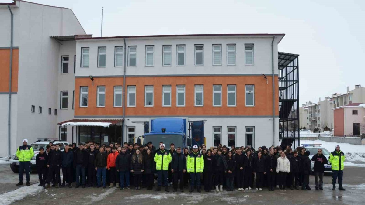 Tercan'da emniyet kemerinin önemi anlatıldı