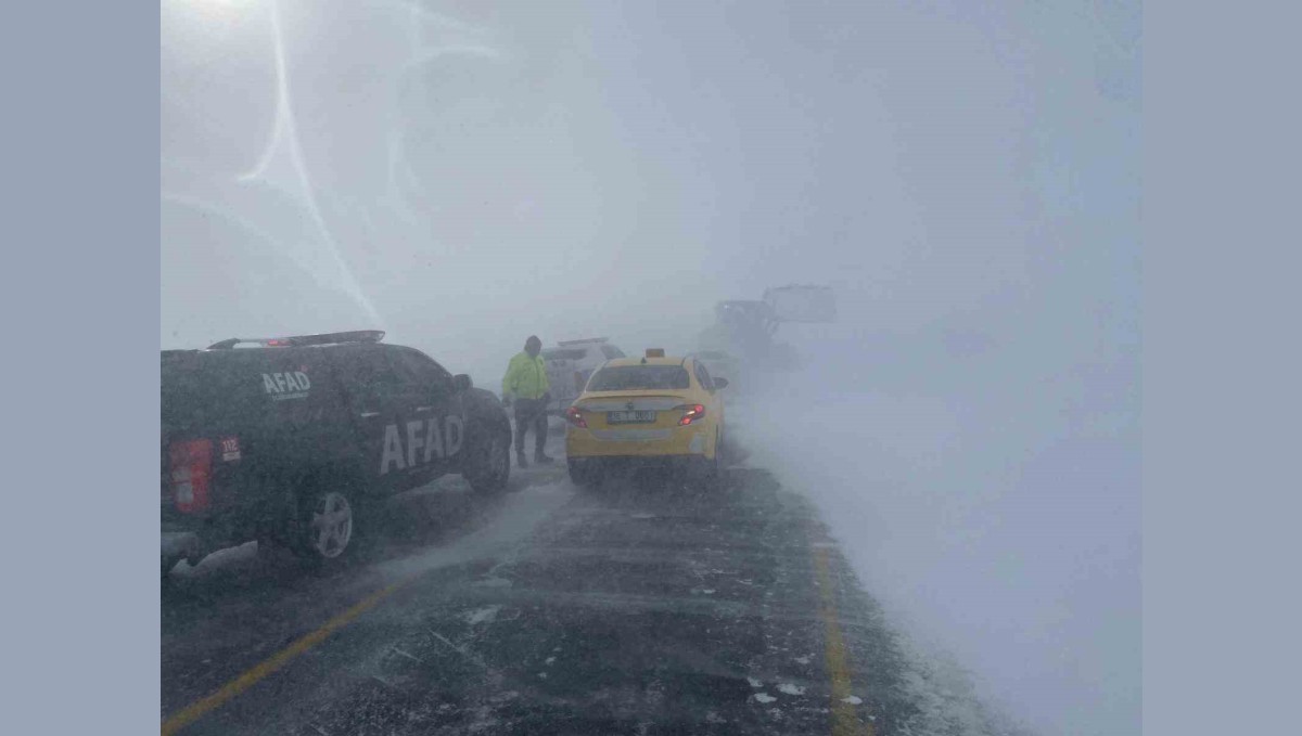 Tipi ve fırtınada mahsur kalan vatandaşlar kurtarıldı