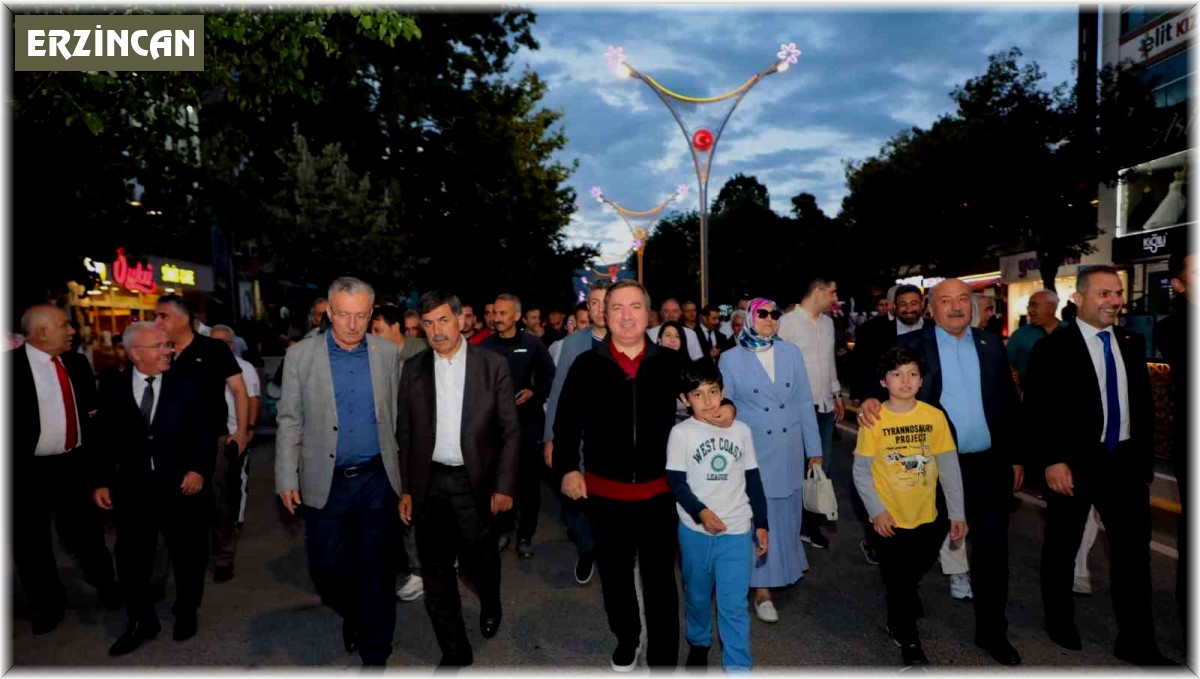 Trafiğe kapatılan Ordu Caddesi renkli görüntülere sahne oldu