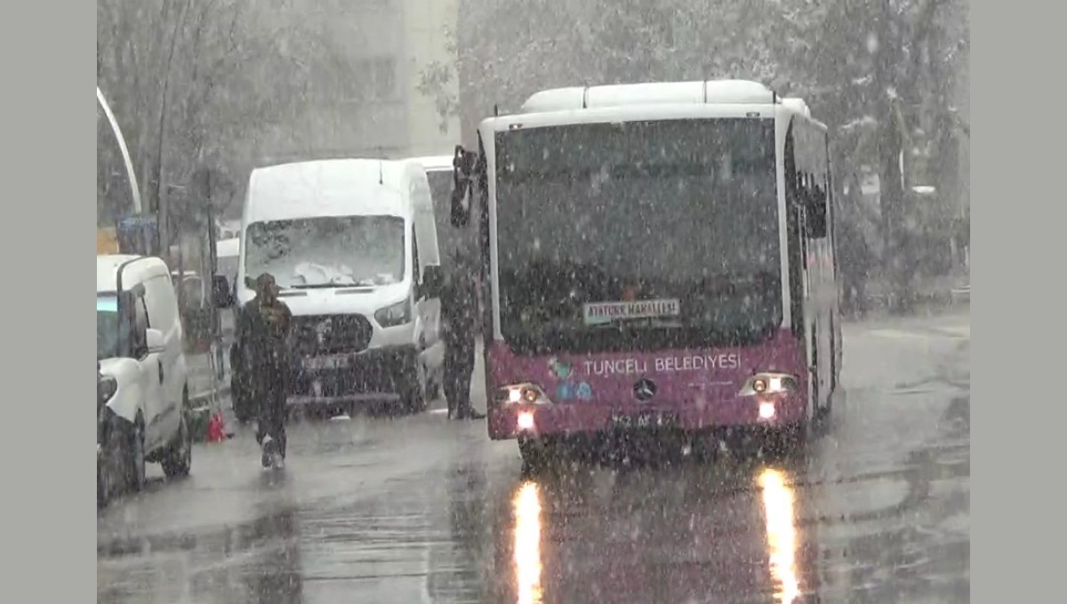 Tunceli'de kar yağışı etkili olmaya başladı