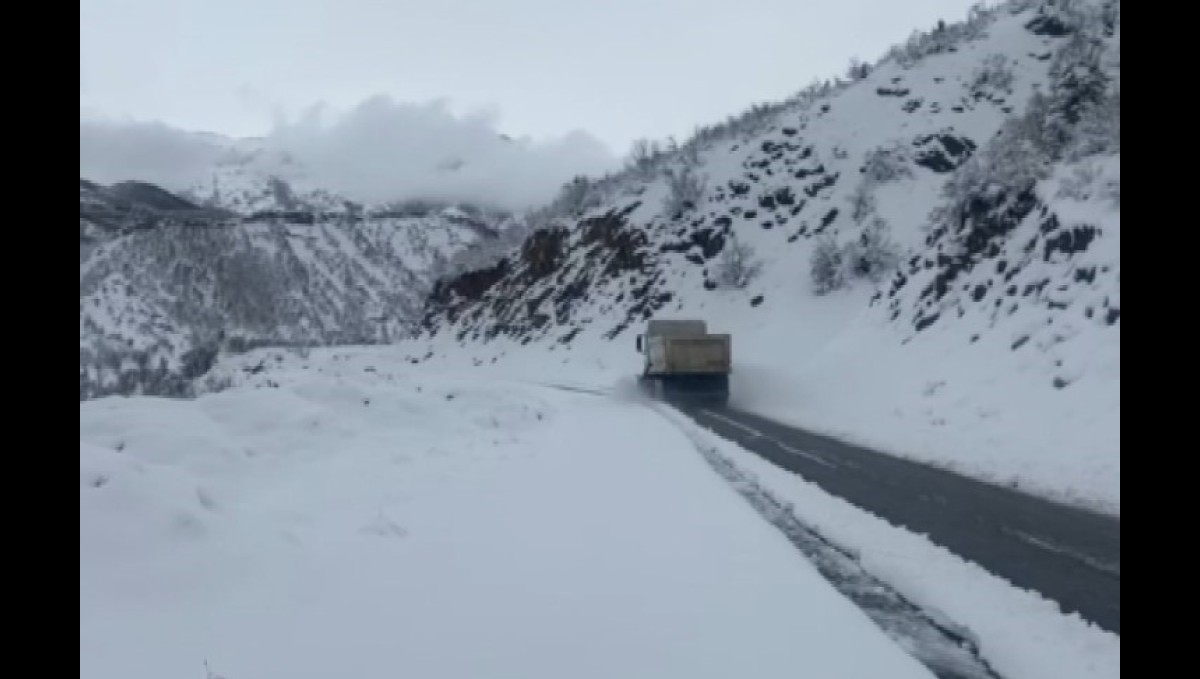 Tunceli'de kar yağışı etkisini sürdürüyor