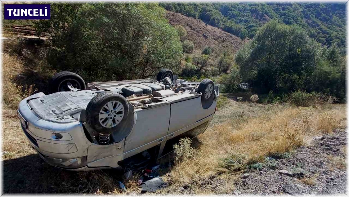 Tunceli'de otomobil ters döndü