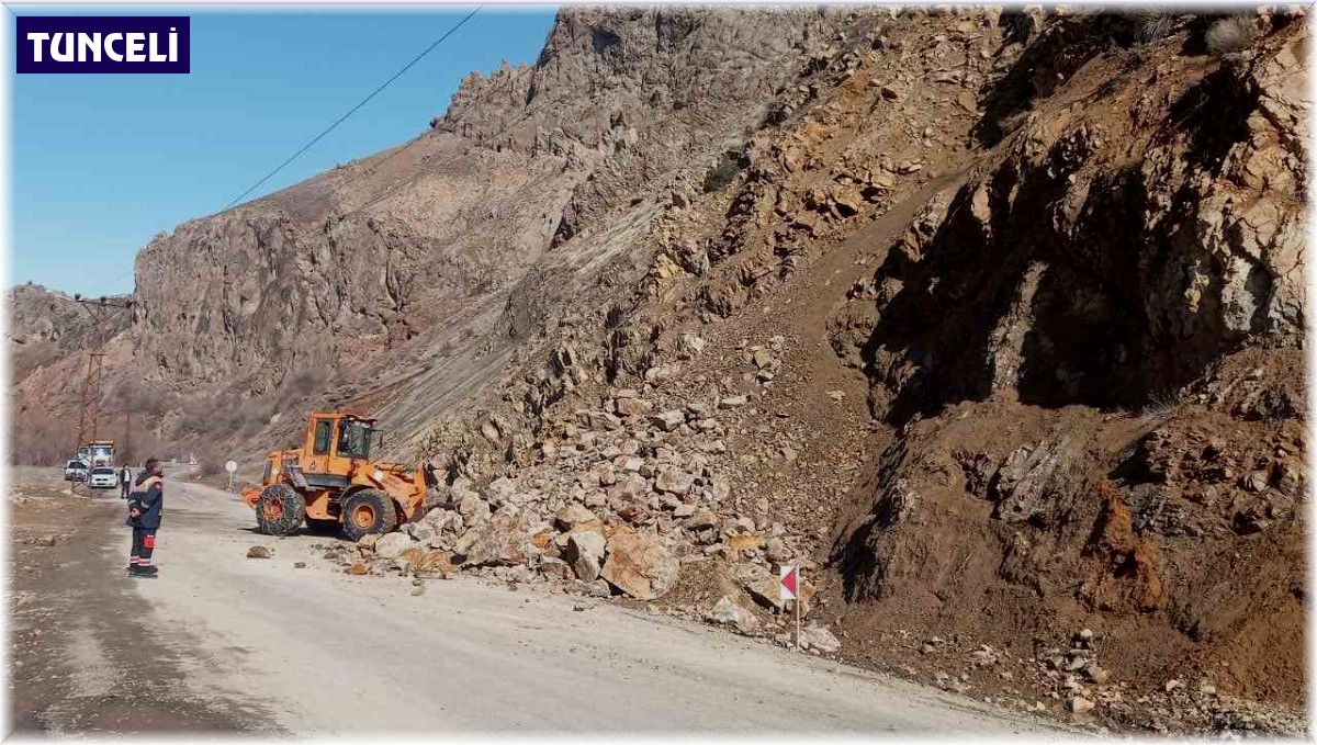 Tunceli-Erzincan karayolunda heyelan