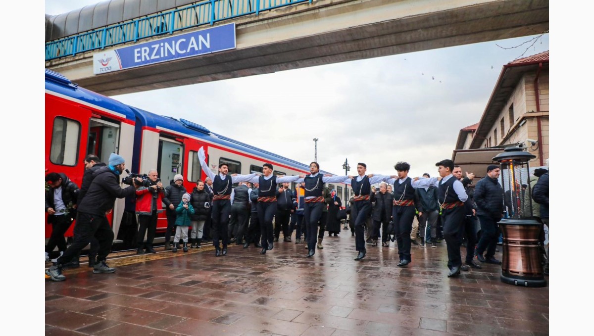 Turistik Doğu Ekspresi'ne Erzincan'da sıcak karşılama