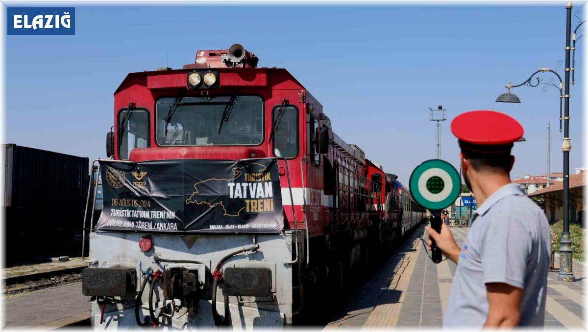 Turistik Tatvan treni Elazığ'da