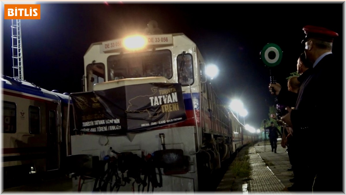 Turistik Tatvan Treni ikinci seferinde Tatvan'a ulaştı