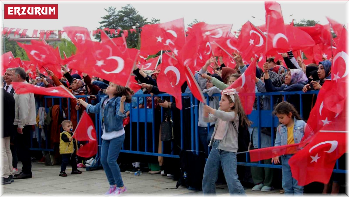 Uğur Işılak Erzurum'da coşturdu