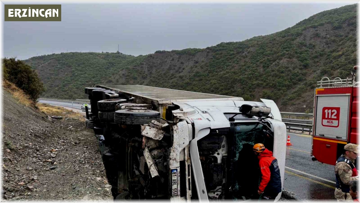 Üzümlü'de tır devrildi: 1 yaralı