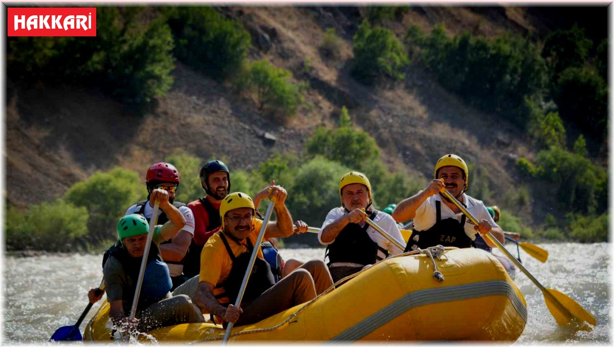 Vali Ali Çelik, Zap Suyu'nda gençlerle rafting yaptı