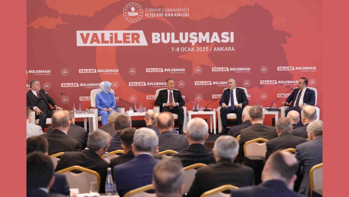 Vali Aydoğdu 81 ilin valilerinin katılımıyla gerçekleştirilen Valiler Toplantısı'na katıldı