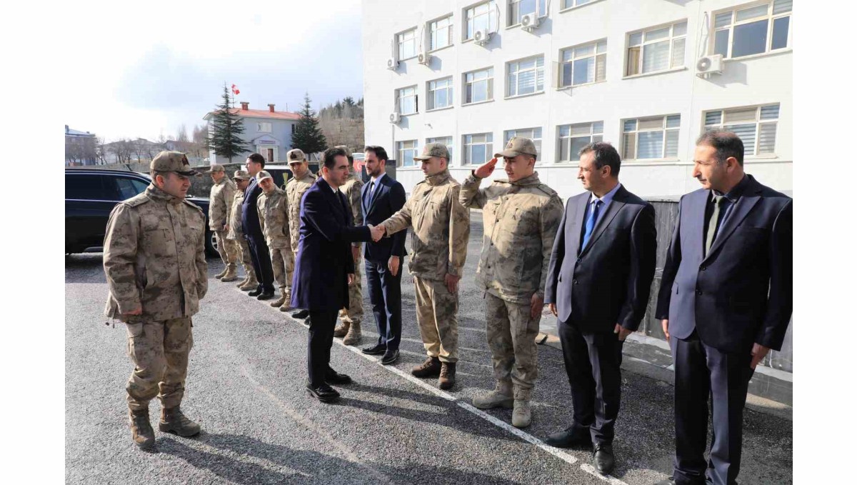 Vali Karakaya, Mehmetçik'in ailesi ile görüntülü görüştü