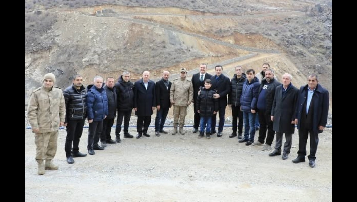 Vali Karakaya Mutki'de yol çalışmalarını inceledi