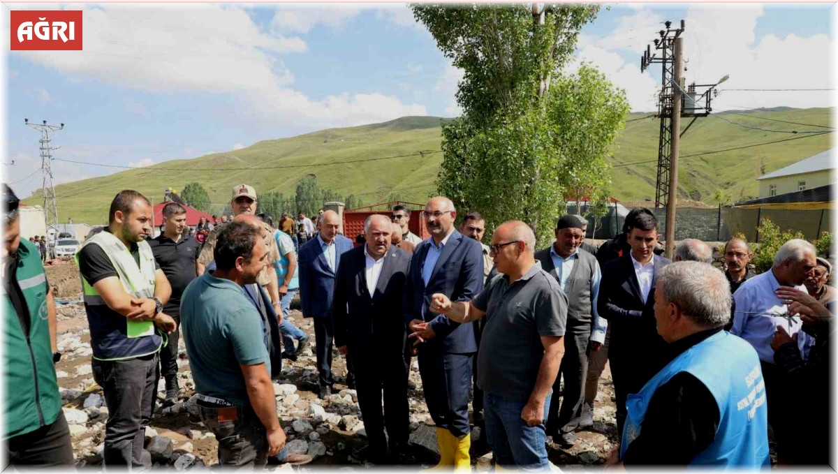 Vali Koç, sel felaketinin yaşandığı köylerde incelemelerde bulundu