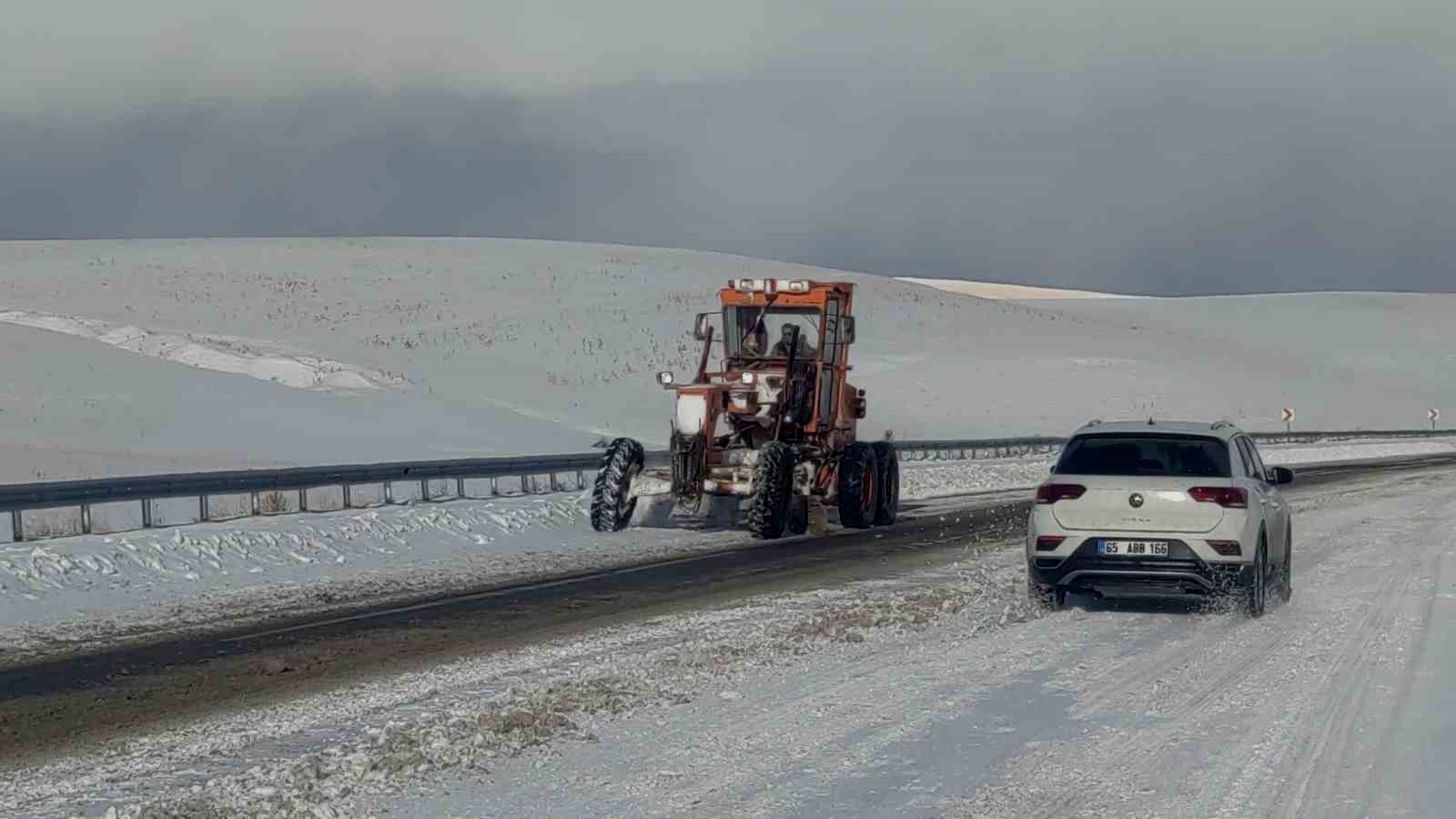 Van'da 21 yerleşim yerinin yolu ulaşıma kapandı