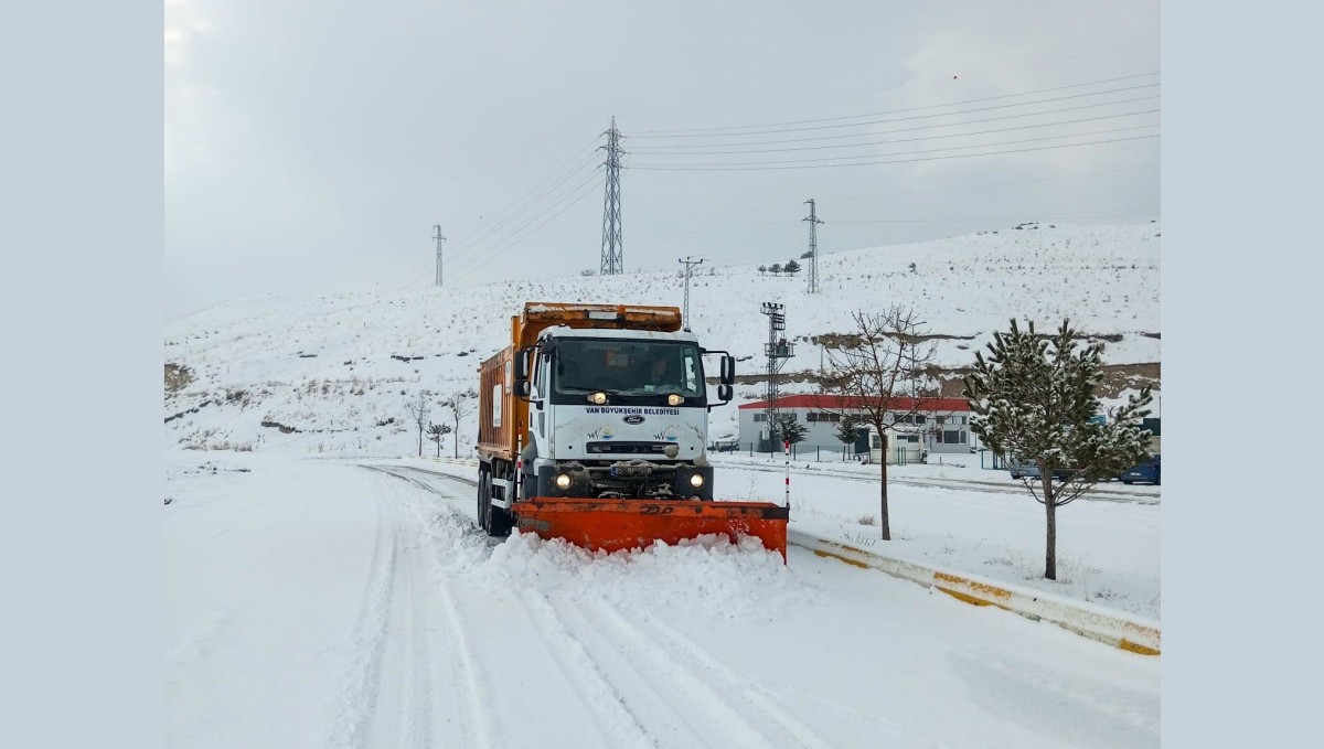 Van'da 255 yerleşim yerinin yolu ulaşıma kapandı