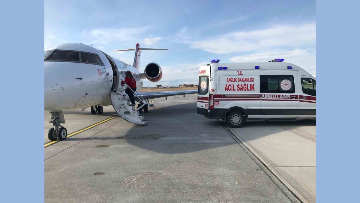 Van'da 3 yenidoğan hasta ambulans uçakla sevk edildi