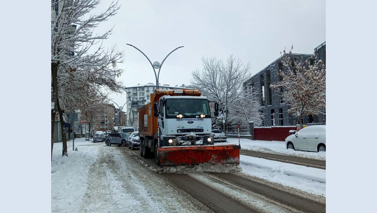 Van'da 493 yerleşim yerinin yolu ulaşıma kapandı