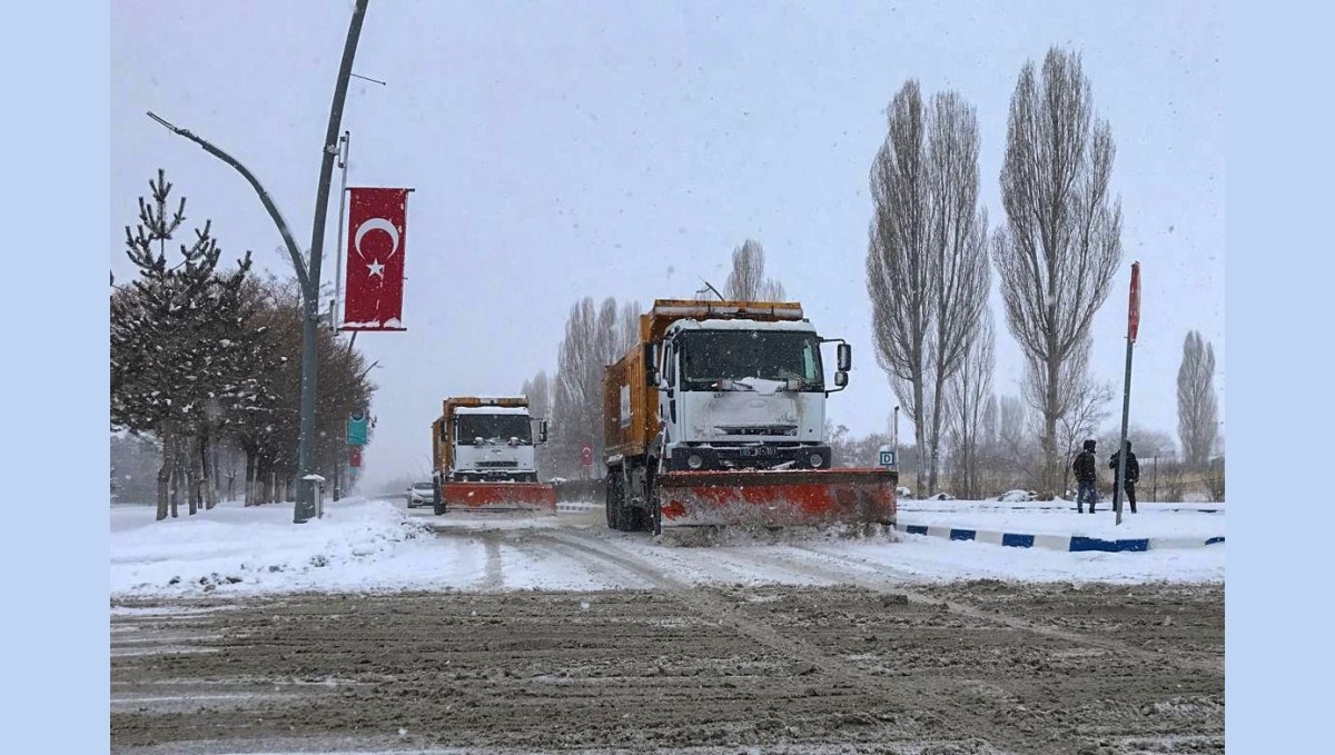 Van'da 560 yerleşim yerinden 528'inin yolu açıldı