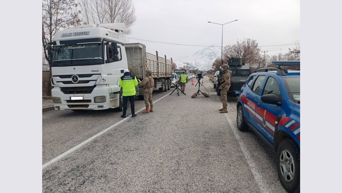 Van'da farklı suçlardan 16 kişi tutuklandı