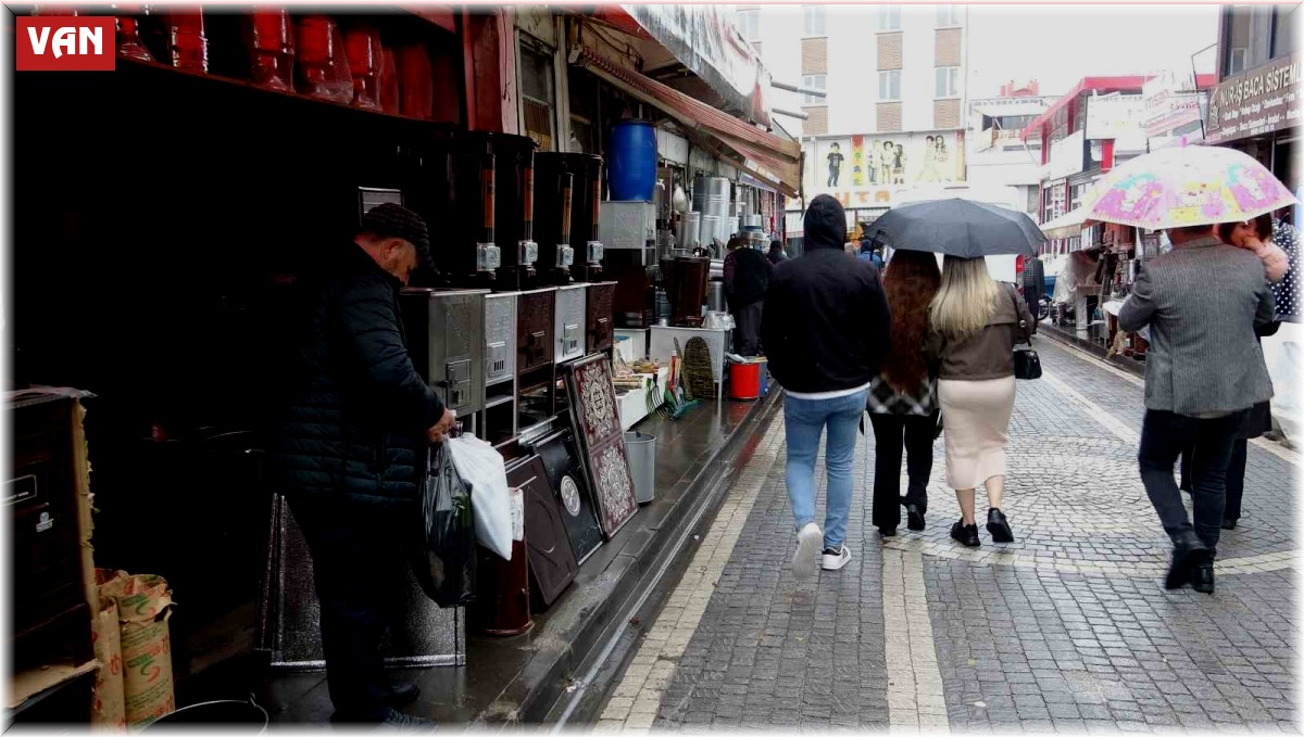 Van'da havalar soğudu, Sobacılar Çarşısı sezonu açtı