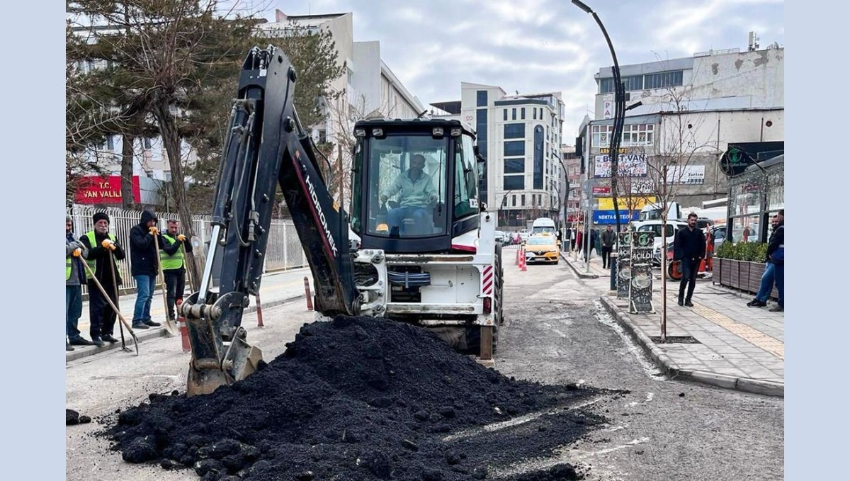 Van'da hem altyapı hem de karla mücadele çalışması devam ediyor