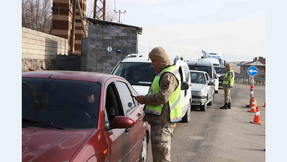 Van'da kesinleşmiş cezası olan 3 kişi yakalandı