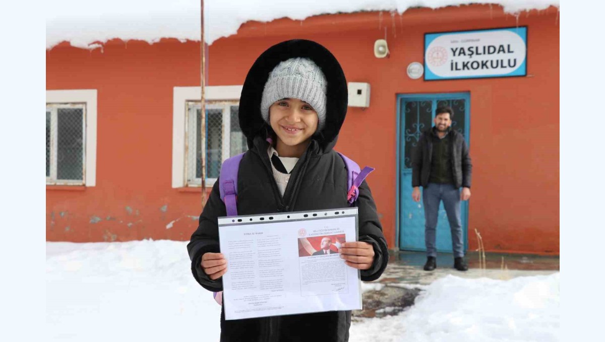 Van'da tek öğrencili okulda karne heyecanı