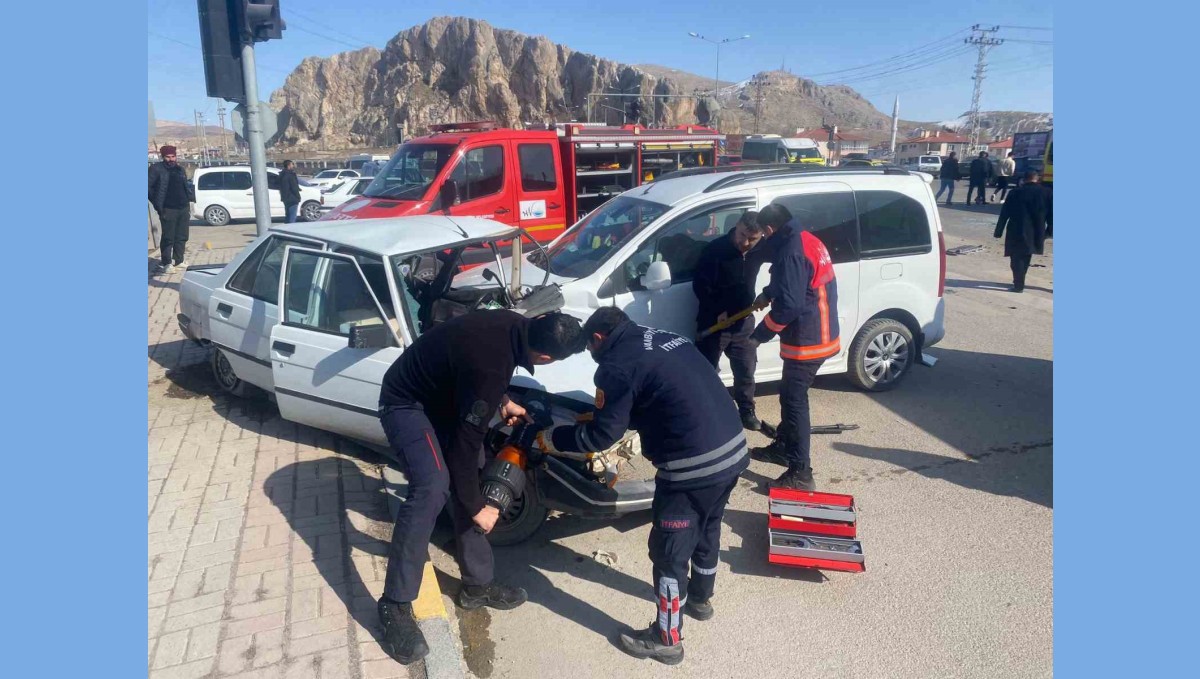 Van'da trafik kazası: 3 yaralı