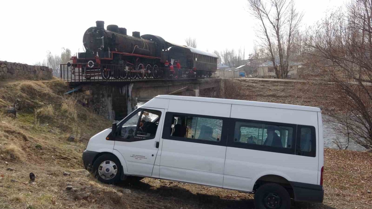 Van'da tren ve trafik kazası tatbikatları nefes kesti