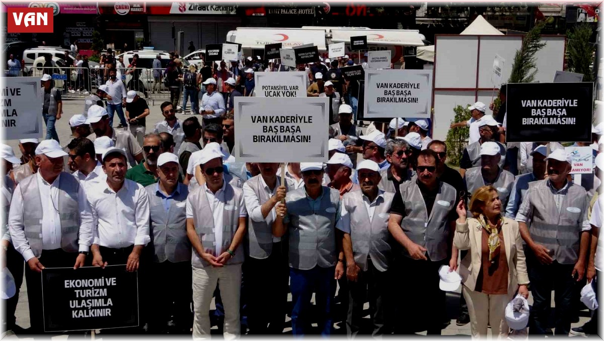 Van'da yetersiz uçak seferleri için yürüyüş yapıldı