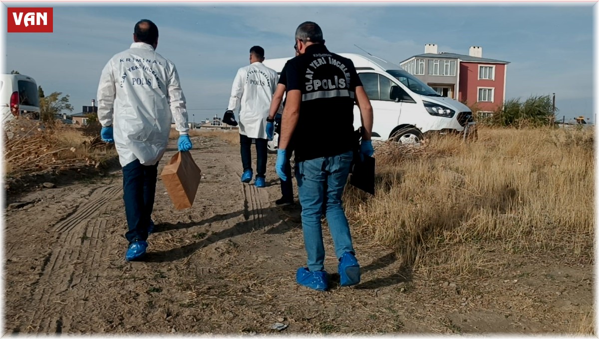 Van Gölü sahilinde Rojin'e ait olduğu iddia edilen kıyafet parçaları bulundu