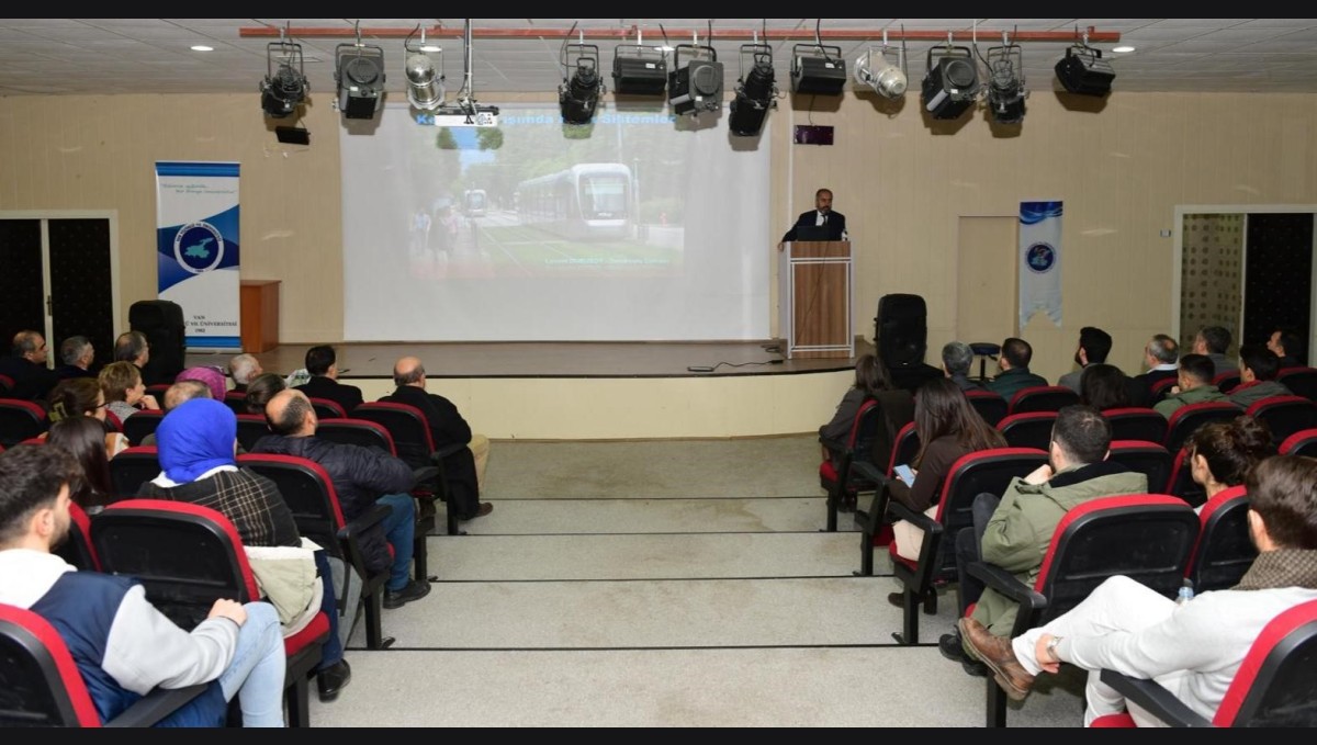 Van YYÜ'de raylı sistem semineri