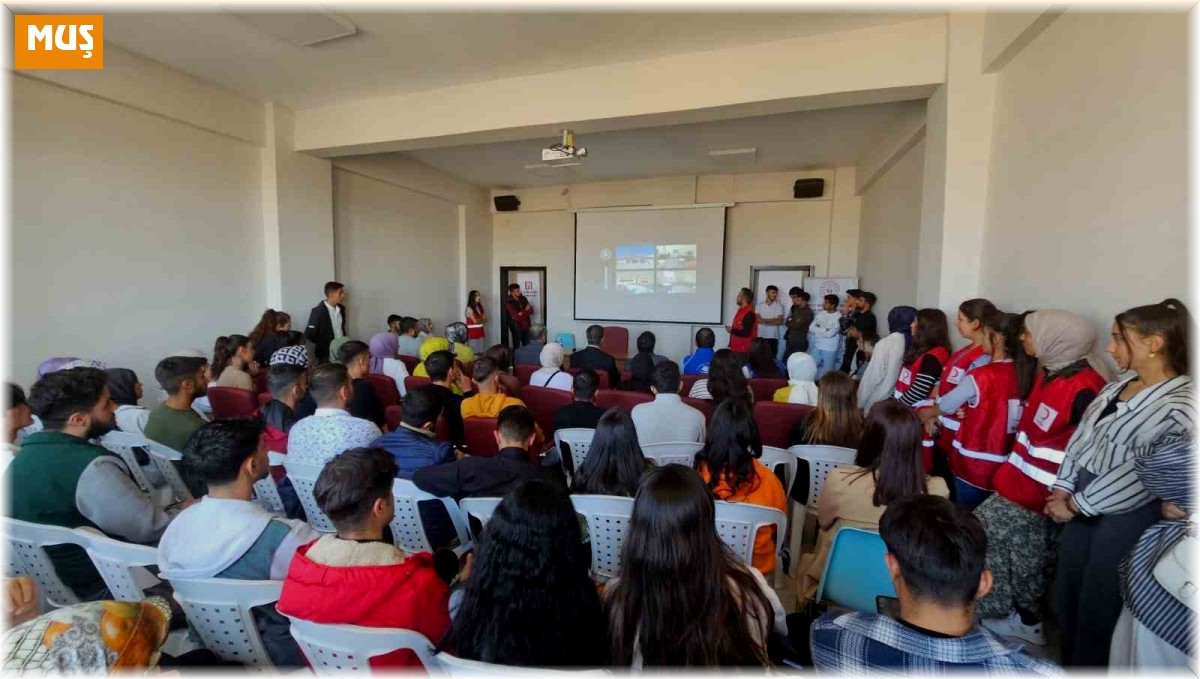 Varto'daki üniversite öğrencileri için 'Çarşamba Semineri' başladı