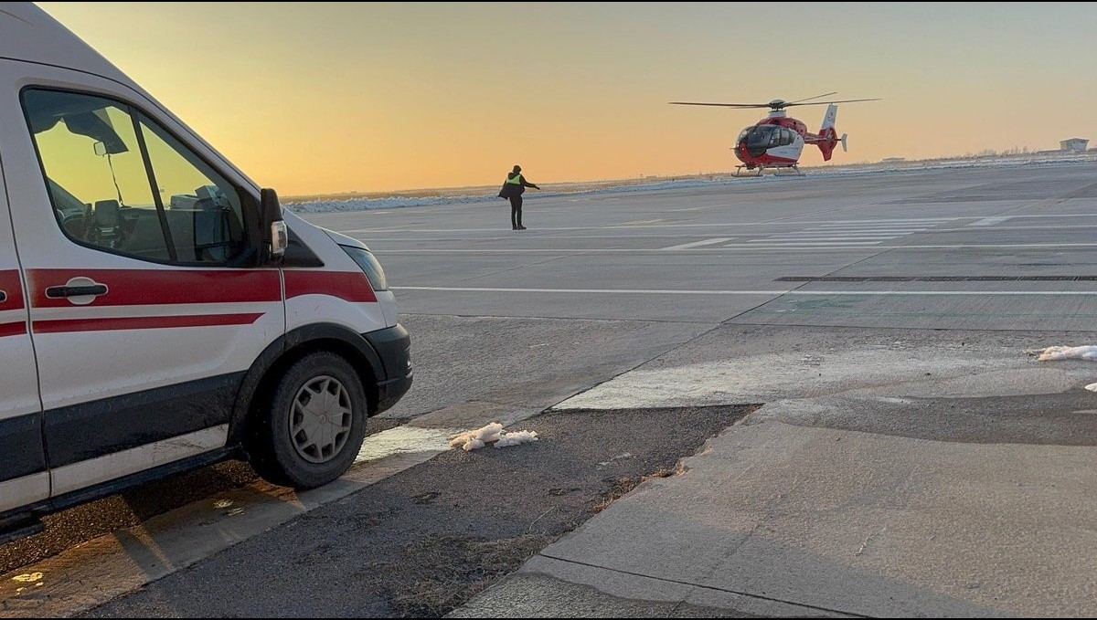 Yanık tedavisi gören 3 yaşındaki çocuk ambulans helikopterle Van'a getirildi