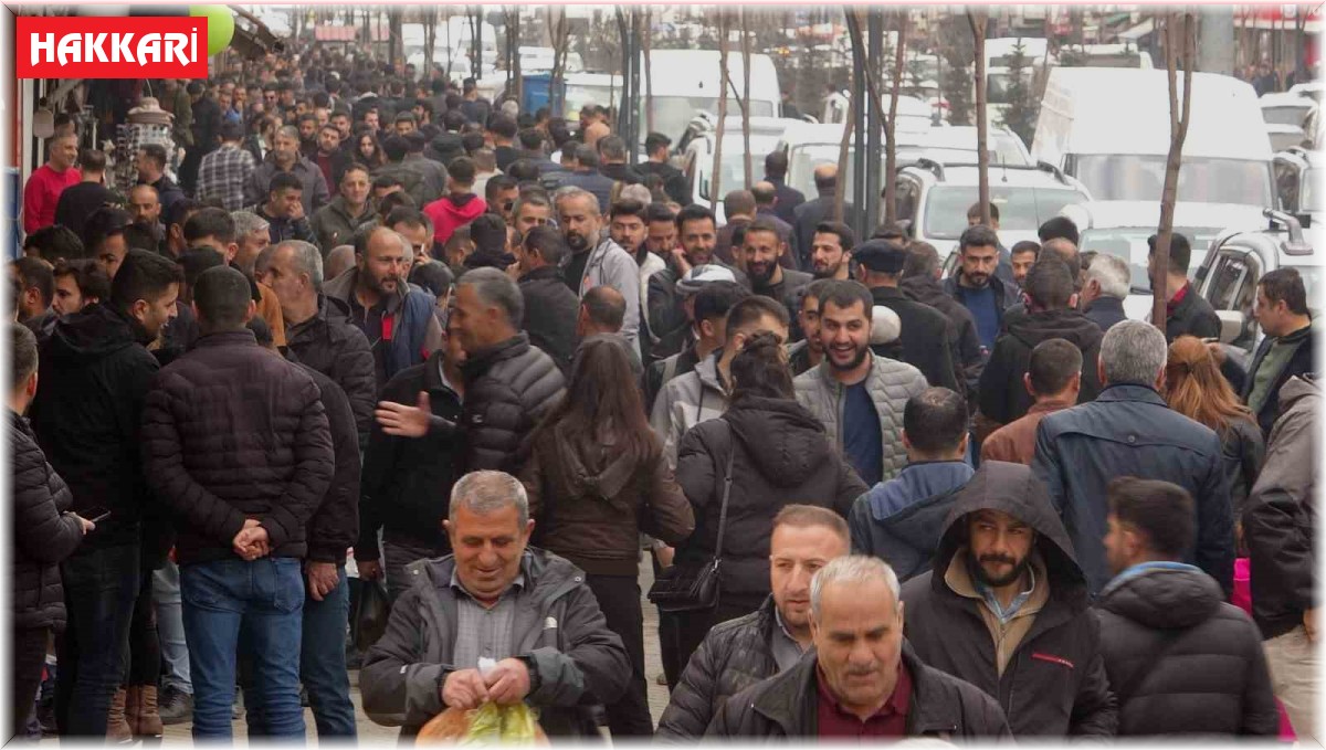 Yüksekova'da Ramazan'ın 1'nci günü yoğun geçti