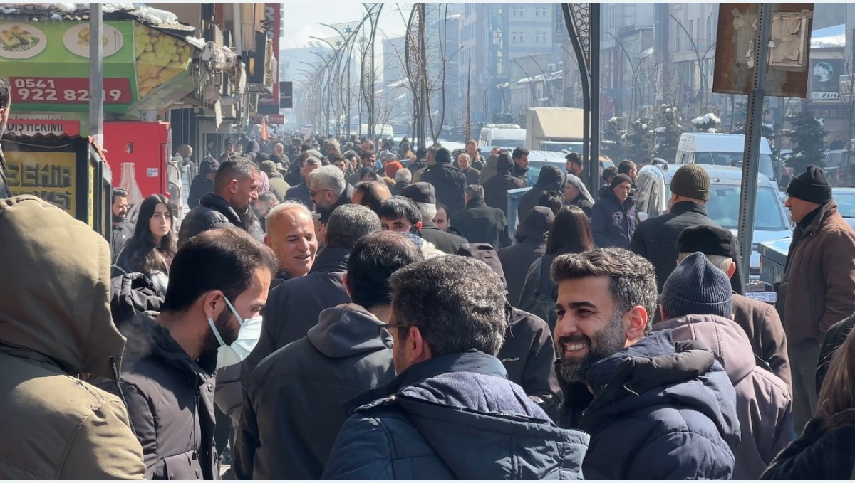 Yüksekova'da Ramazan yoğunluğu başladı