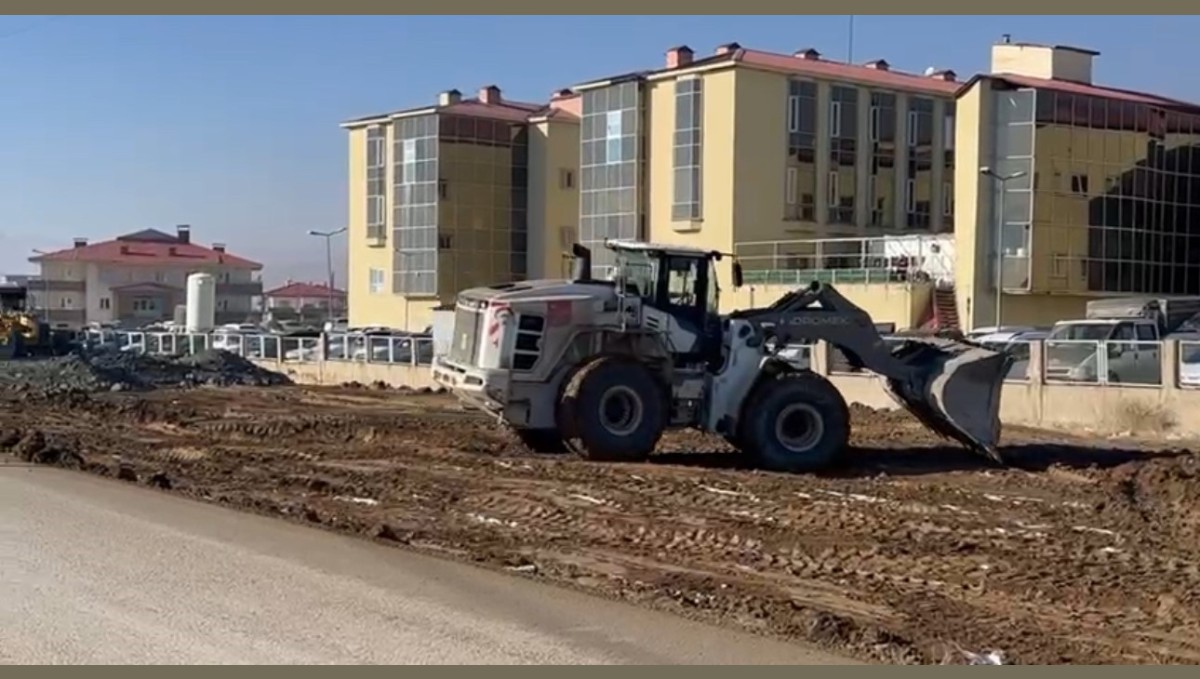 Yüksekova Devlet Hastanesi'nin yolu asfaltlandı