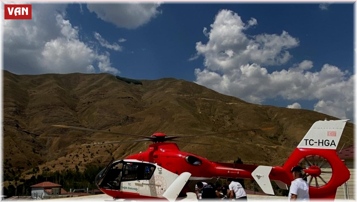 Yüksekten düşen çocuk için helikopter ambulans havalandı