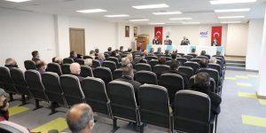 Covid-19 vaka artışının en çok yaşandığı 5 ilden bir olan Erzincan'da muhtarlar, din ve eğitim görevlileriyle toplantı yapıldı