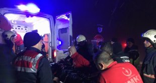 Elazığ'da kazada takla atan aracın altında sıkıştı, ekipler seferber oldu