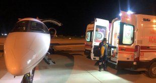 Van'da damarlarında daralma olan 2 bebek ambulans uçakla İstanbul'a sevk edildi