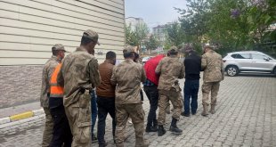 Kars'ta temin ettikleri uyuşturucuyu Ardahan'da satmaya çalışan 4 zanlı tutuklandı