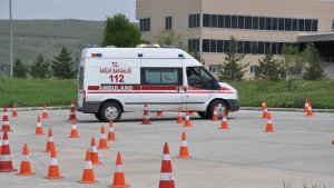 Kars'ta ambulans sürüş eğitimleri nefes kesti