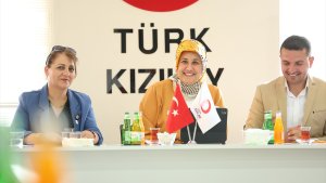 Türk Kızılay Genel Başkanı Yılmaz, Ağrı'da ziyaretlerde bulundu