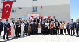 Bitlis Valisi Karaömeroğlu, mezuniyet törenine katıldı