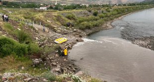 Elazığ'da Murat Nehri'ne giren 14 yaşındaki çocuk kayboldu