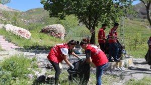 Ağrı'da İshak Paşa Sarayı bölgesinde çevre temizliği yapıldı