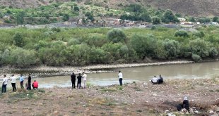 Murat Nehri'nde kaybolan çocuğu arama çalışmaları sürüyor