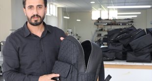 Bitlisli girişimci memleketinde kurduğu atölyede ürettiği çantaları yurt dışına gönderiyor