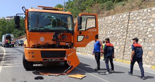 Tunceli'de 2 kamyonun karıştığı kazada 1 kişi yaralandı